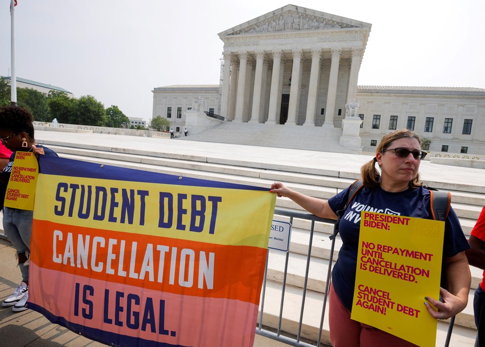 Biden'ın öğrencilere kredi affı Yüksek Mahkeme'ye takıldı - 2