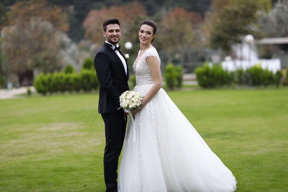Milli futbolcu Okay Yokuşlu ile Melisa Kerman evlendi - 1