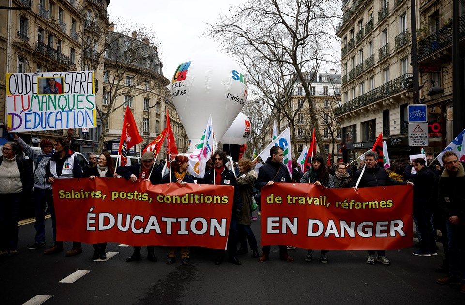 Paris'te öğretmenler maaş artışı talebiyle sokağa çıktı - 2