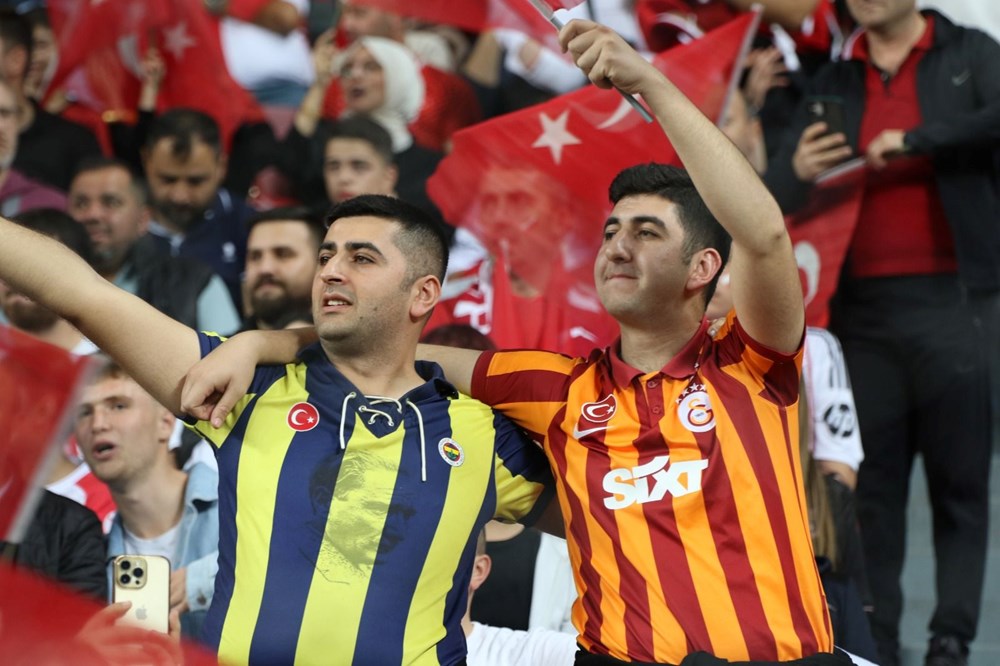 A Milli Takım, Karadağ'ı tek golle geçti: Liderliğini sürdürdü - 6