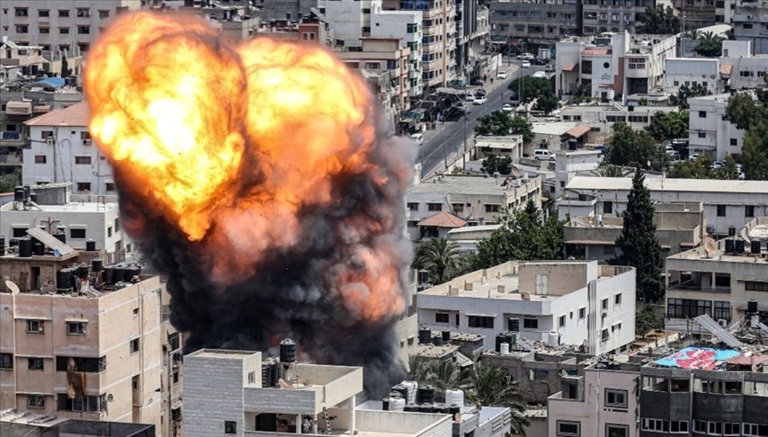 İsrail Refah'ta bir evi bombaladı 4 Filistinli hayatını kaybetti
