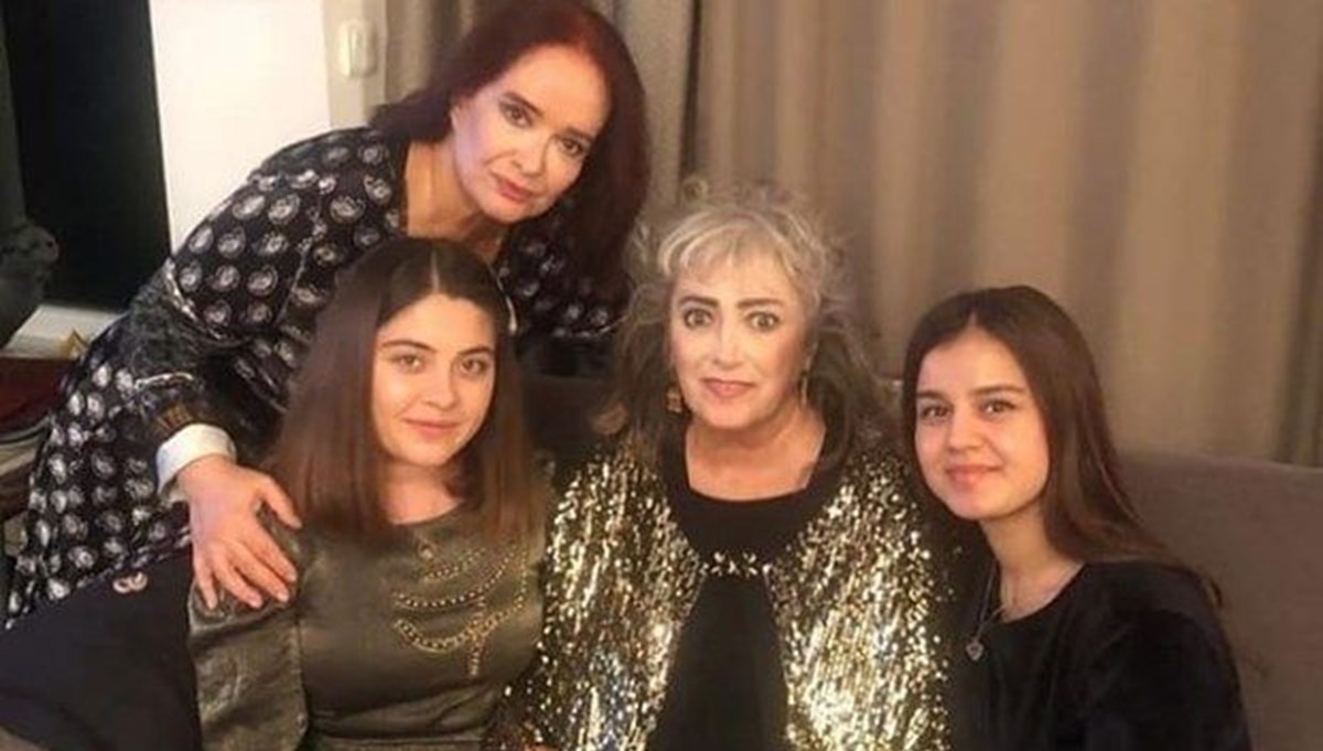 SON DAKİKA:Müjde Ar'ın kardeşi Mehtap Ar hayatını kaybetti SON DAKİKA:Müjde Ar'ın kardeşi Mehtap Ar hayatını kaybetti