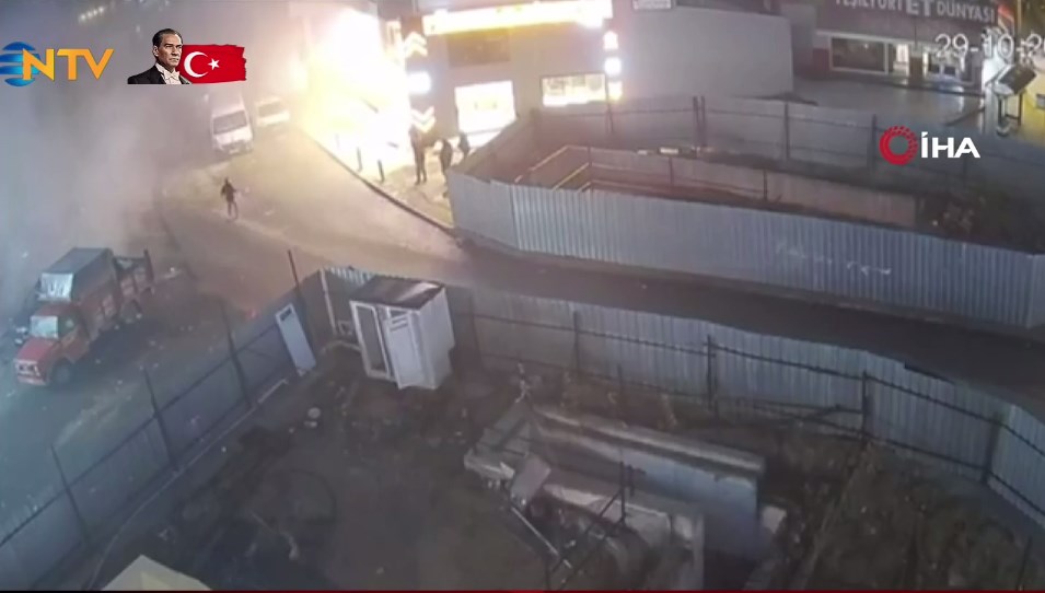 Gebze'deki binanın yıkılma anı