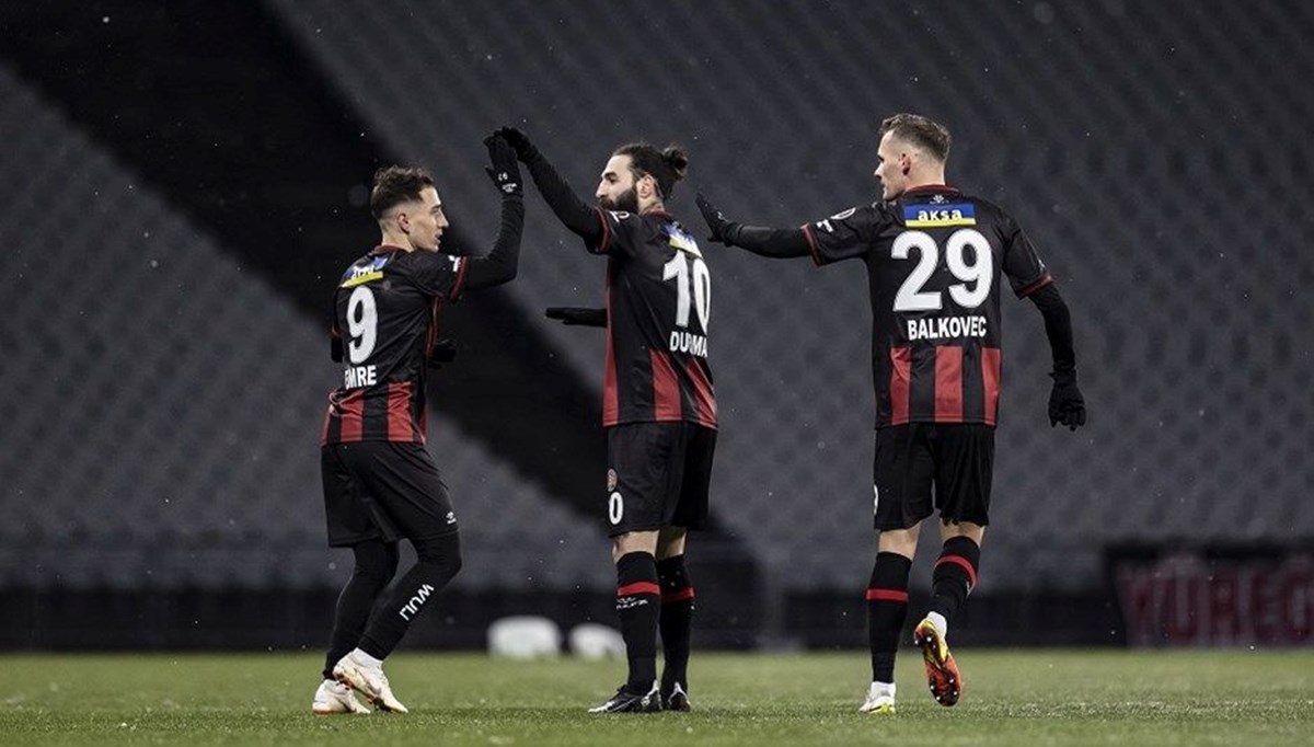 Fatih Karagümrük, Kayserispor'u yendi: Emre Mor 3 golüyle maça damga vurdu Fatih Karagümrük, Kayserispor'u yendi: Emre Mor 3 golüyle maça damga vurdu