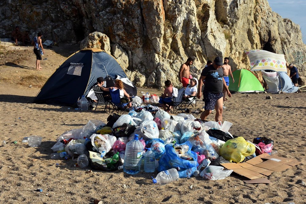 İtalyan koyu, tatilcilerin atıklarıyla çöplüğe döndü - 5