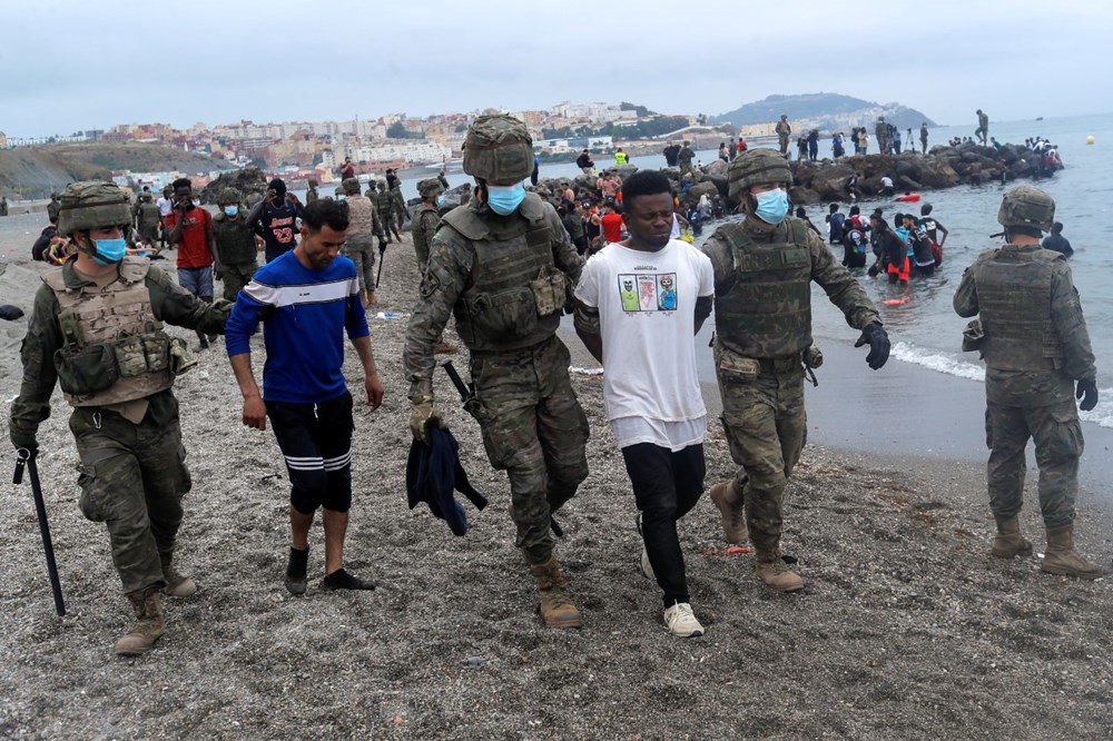 Fas'tan İspanya'ya uzanan göçmen dramı: 6 bini aşkın kişi yüzerek ya da şişme botlarla yolculuk yaptı - 4