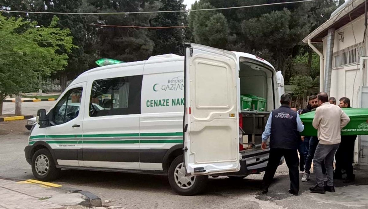 İş makinesiyle duvar arasında sıkışıp öldü