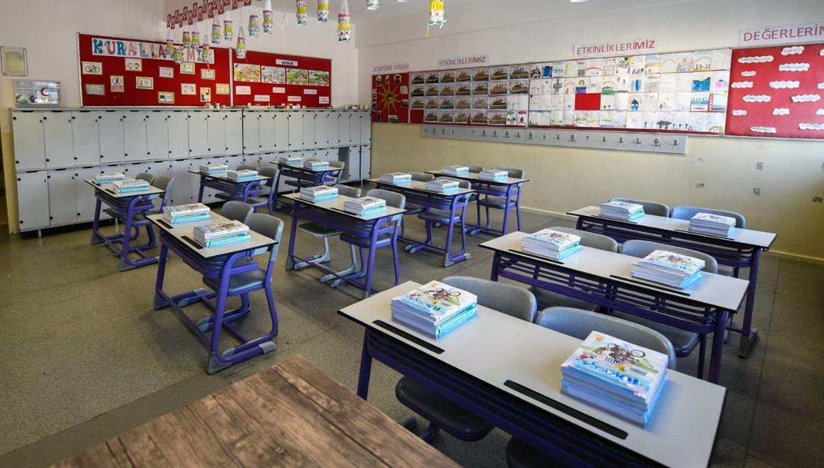 Yeni ders kitapları sıralardaki yerini aldı Yeni ders kitapları sıralardaki yerini aldı