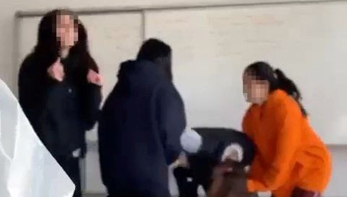 Lisede akran zorbalığı kamerada: ''Çok güzel saçların varmış'' diye dövdü