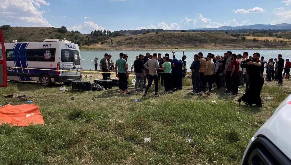 Serinlemek için dereye giren 3 kardeş boğuldu