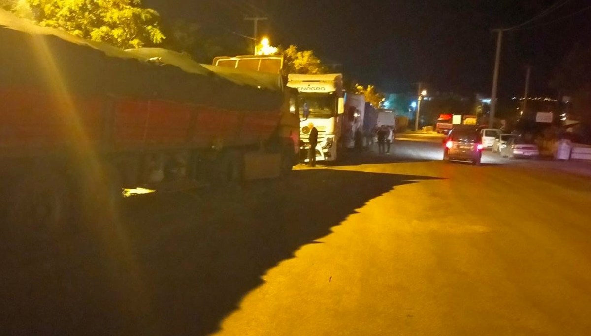 Burdur’da park halinde freni boşalan tır 5 araca çarptı: 1 yaralı Burdur’da park halinde freni boşalan tır 5 araca çarptı: 1 yaralı