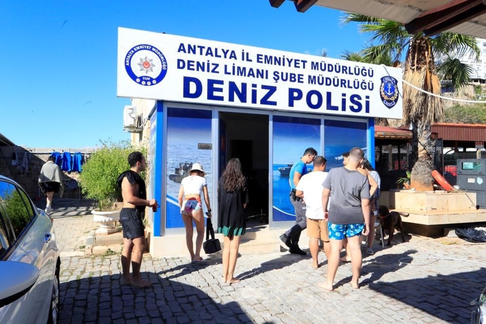 Antalya'da faciadan dönüldü: Üniversiteli 19 genç denizin ortasında birbirlerine tutunmuş halde bulundu - 5