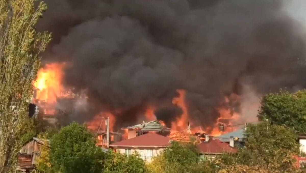 Kastamonu'da yangın 10 köy evine sıçradı