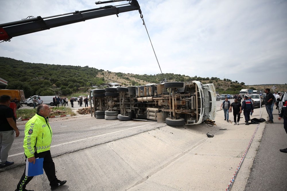 Çanakkale'de zincirleme trafik kazası: 8 ölü - 5
