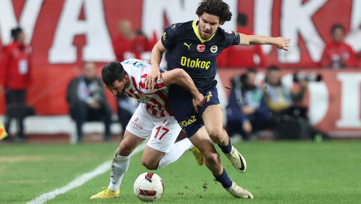 Fenerbahçe, Antalya deplasmanında hata yapmadı Fenerbahçe, Antalya deplasmanında hata yapmadı