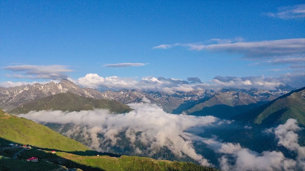 Rize'de bulutların üzerindeki Huser Yaylası gözleri kamaştırıyor - 1