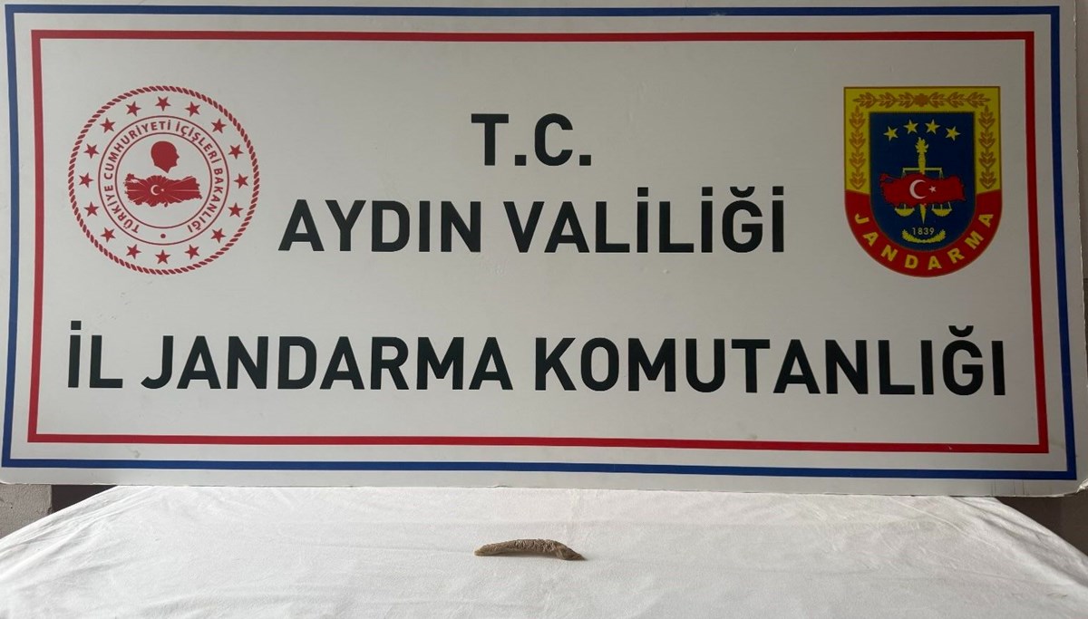 Şüpheli araçtan uyuşturucu çıktı: 3 gözaltı Şüpheli araçtan uyuşturucu çıktı: 3 gözaltı