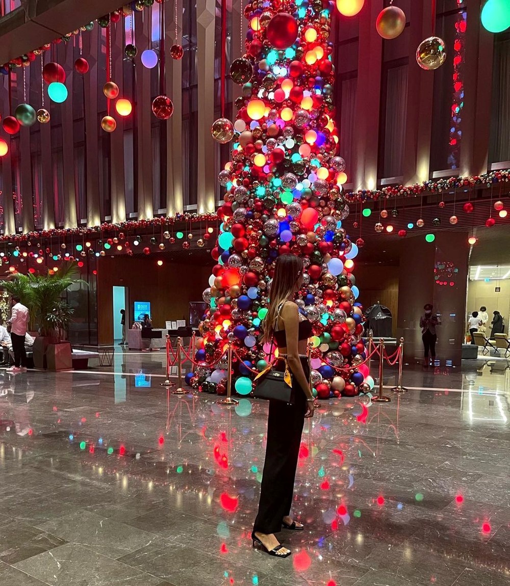 هكذا احتفل مشاهير تركيا بالكريسماس (صور) 9 سهم عيد الميلاد من أسماء مشهورة - 10