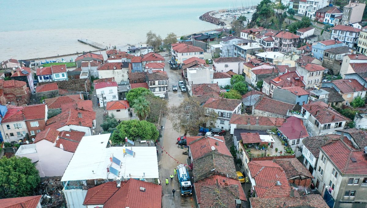 Bursa'nın turistik bölgelerinden Tirilye'yi sel vurdu