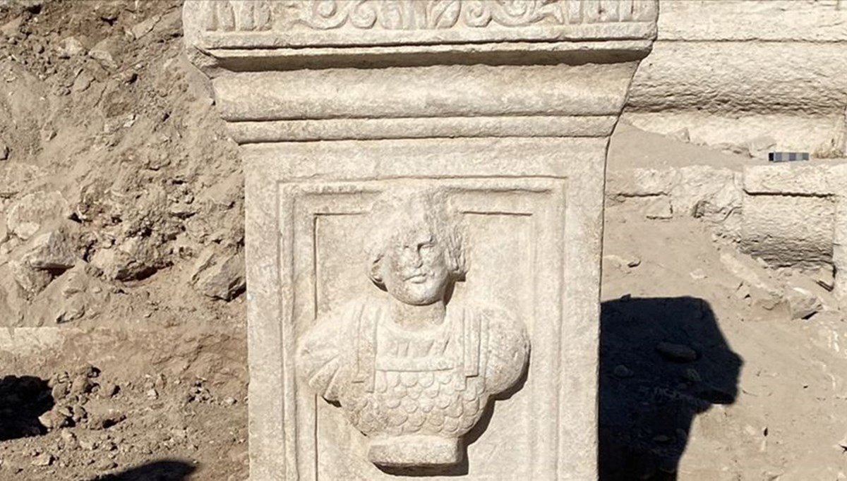 Savatra Antik Kenti'nde yaklaşık 1800 yıllık sunak bulundu Savatra Antik Kenti'nde yaklaşık 1800 yıllık sunak bulundu