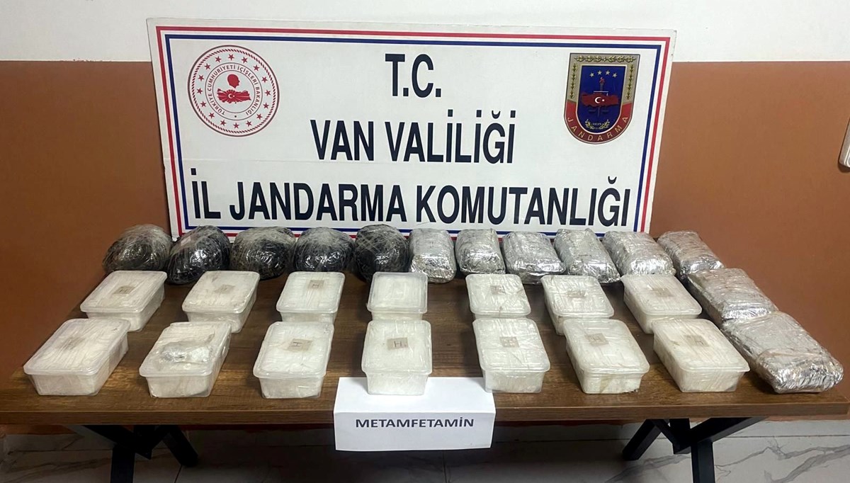Van'da 21 kilo 240 gram metamfetamin ele geçirildi Van'da 21 kilo 240 gram metamfetamin ele geçirildi