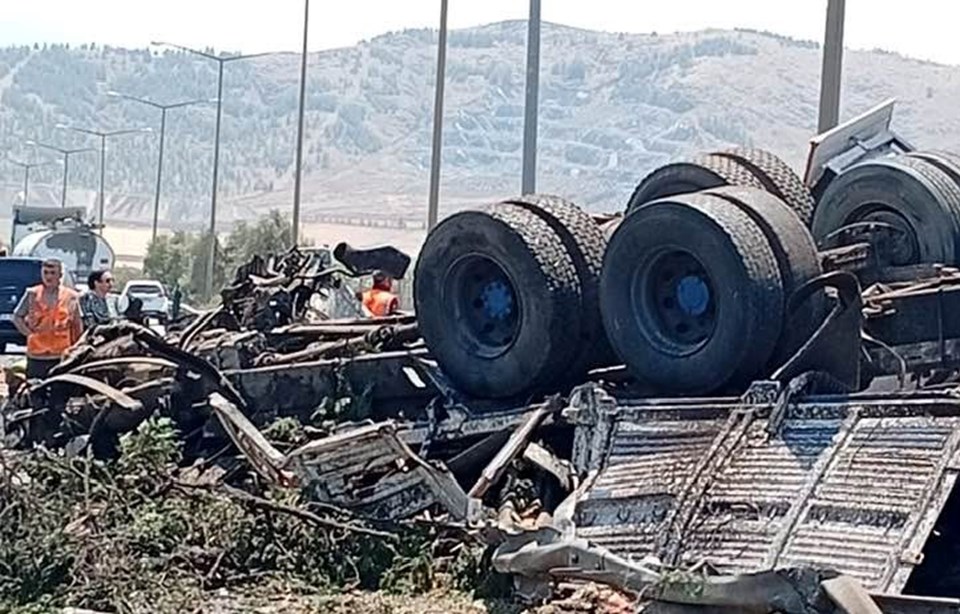 Gaziantep’te tanker ile çekici çarpıştı: 2 ölü - 1