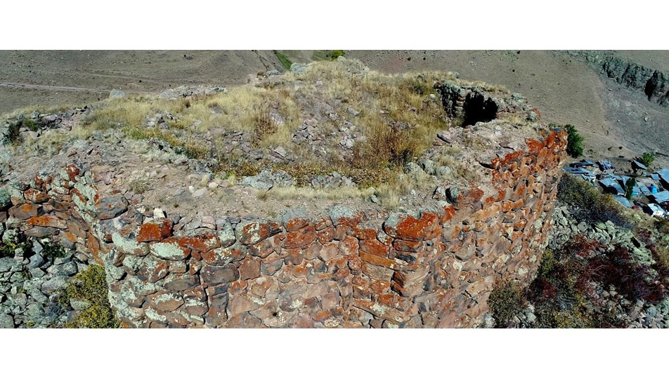 arkeologlardan once defineciler akin