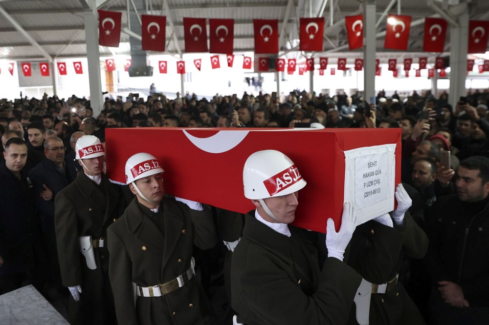 Türkiye şehitlerini uğurladı | Irak’ın kuzeyinde şehit düşen
askerlere gözyaşlarıyla veda - 14