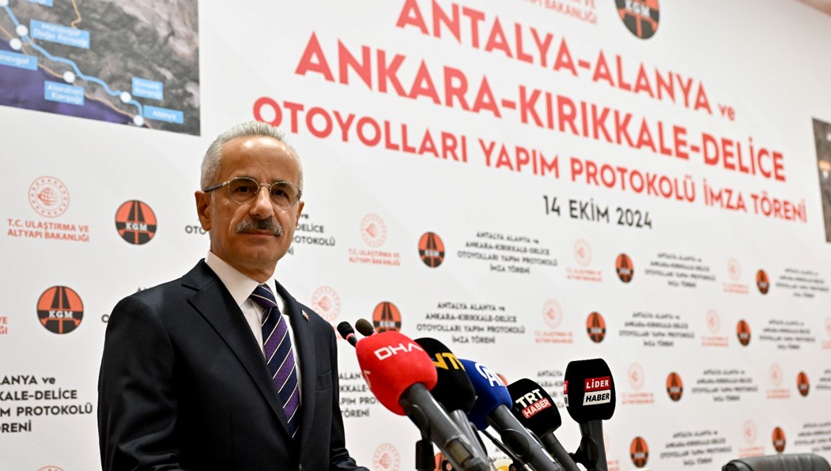 Ankara-Kırıkkale-Delice ve Antalya-Alanya otoyol projeleri için imzalar atıldı