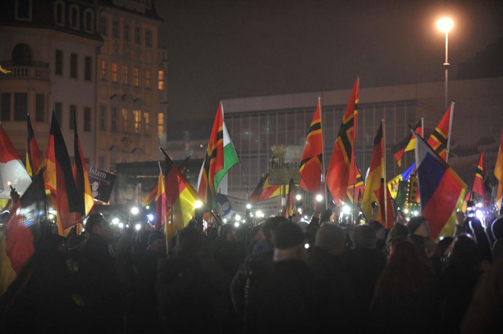 PEGIDA'nın 'Hitleri' de gösteride - 1