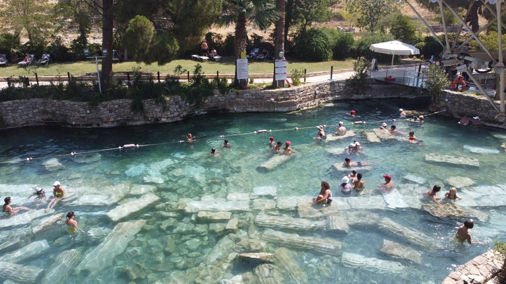Kleopatra'nın da yüzdüğüne inanılan 2 bin 500 yıllık antik havuza yoğun ilgi - 2