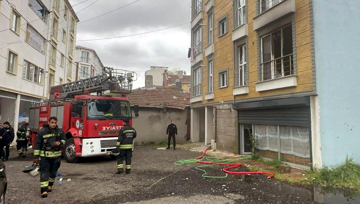 Tekirdağ'da yangın faciası: 3 yaşındaki Cihangir yaşamını yitirdi, ağabeyi ağır yaralı Tekirdağ'da yangın faciası: 3 yaşındaki Cihangir yaşamını yitirdi, ağabeyi ağır yaralı