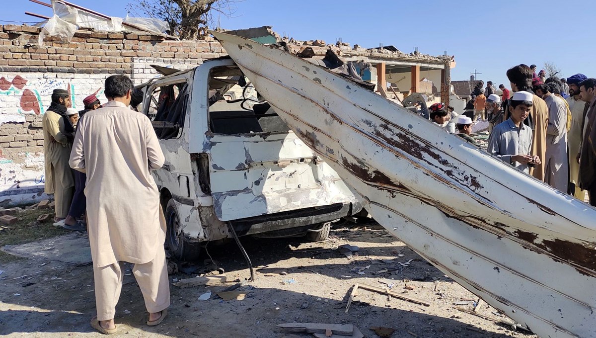 Pakistan'da askeri tesise intihar saldırıları: 12 ölü, 30 yaralı Pakistan'da askeri tesise intihar saldırıları: 12 ölü, 30 yaralı
