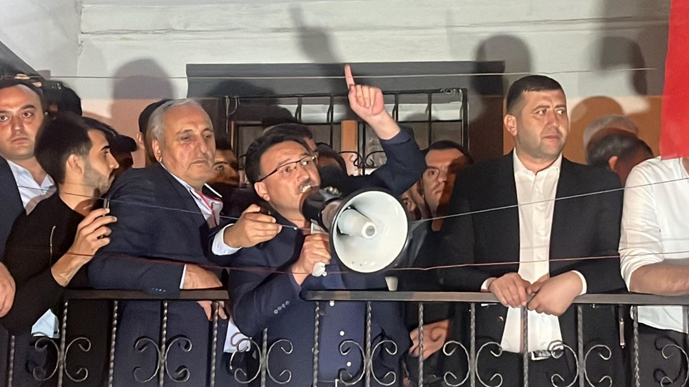 Kayseri'de 7 yaşındaki çocuğa taciz gerginliği: Araçları ters çevirip, iş yerlerini ateşe verdiler - 5