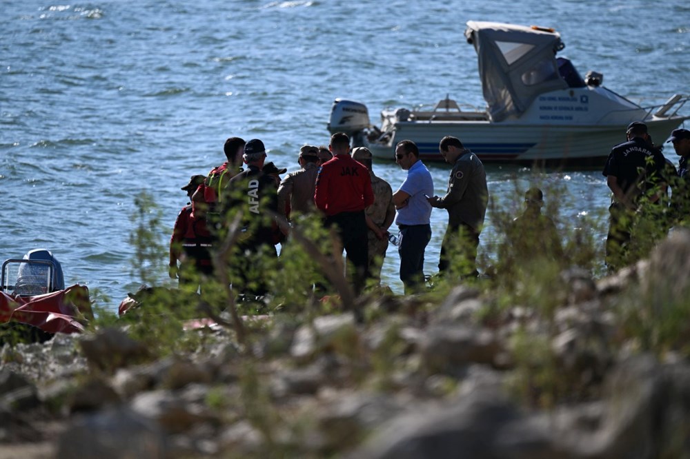 İzmir'de orman yangınına müdahale eden helikopter baraja düştü: 3 can kaybı - 4