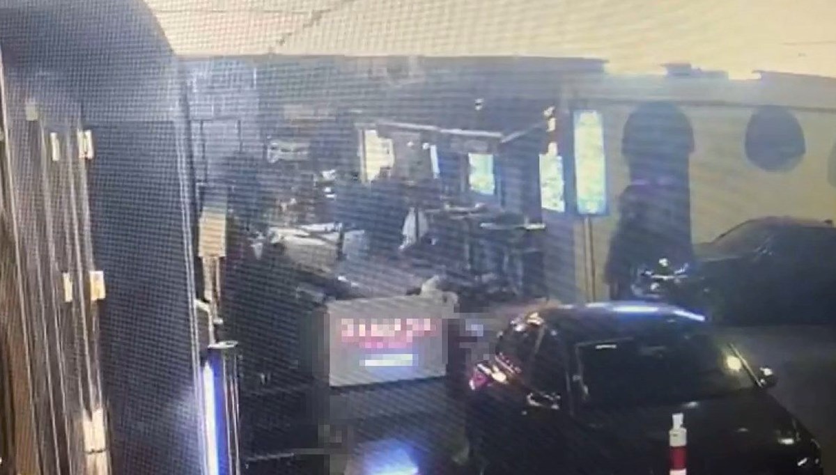Asmalı Mescit’te eğlence mekanı önünde silahlı saldırı: 3 yaralı Asmalı Mescit’te eğlence mekanı önünde silahlı saldırı: 3 yaralı