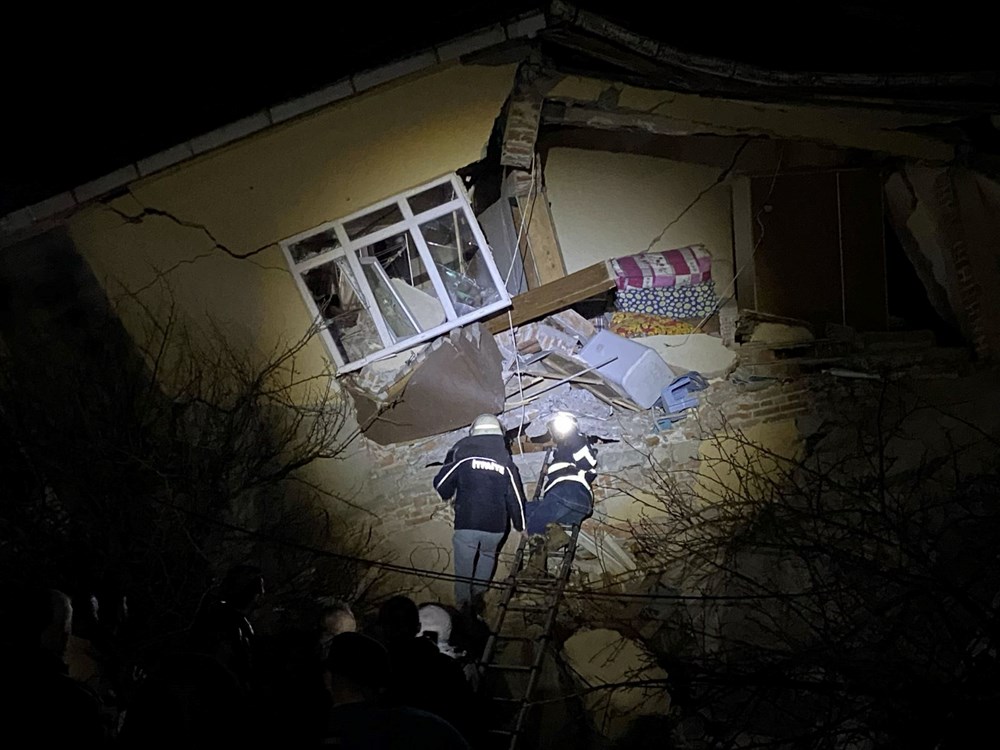 Sinop'ta heyelan: Üç ev yıkıldı - 3