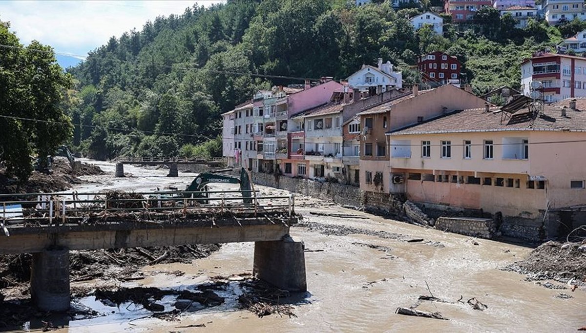  Batı Karadeniz'de selden etkilenen bölgelere elektrik verildi