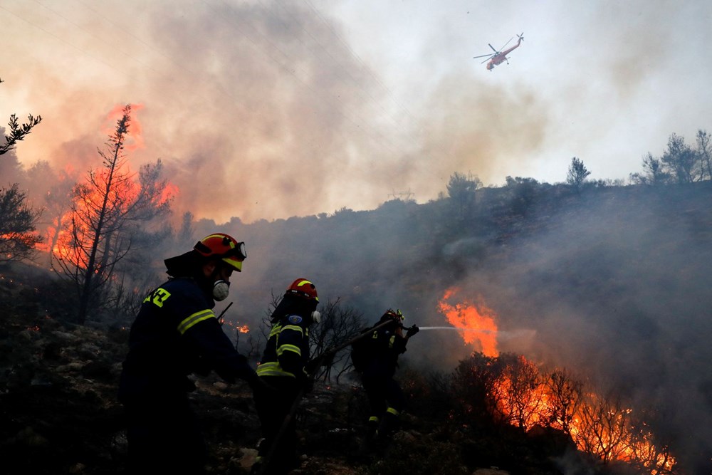 Yunanistan'da büyük yangın: Bazı bölgeler tahliye edildi - 2