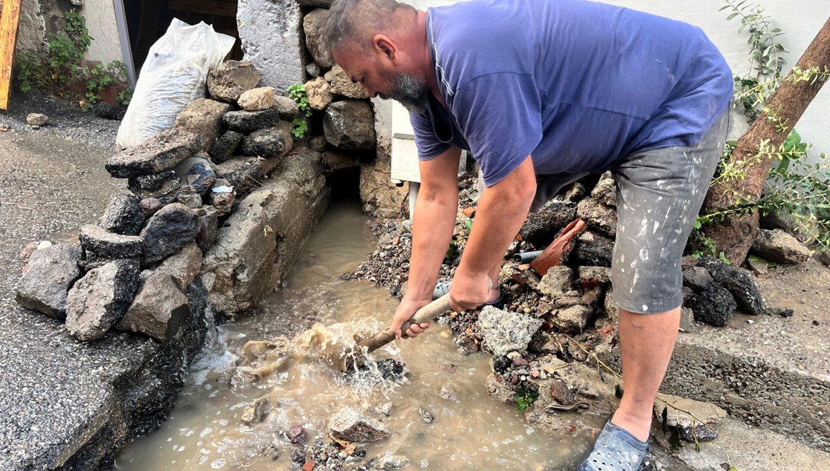 İzmir'de cadde ve sokaklar göle döndü