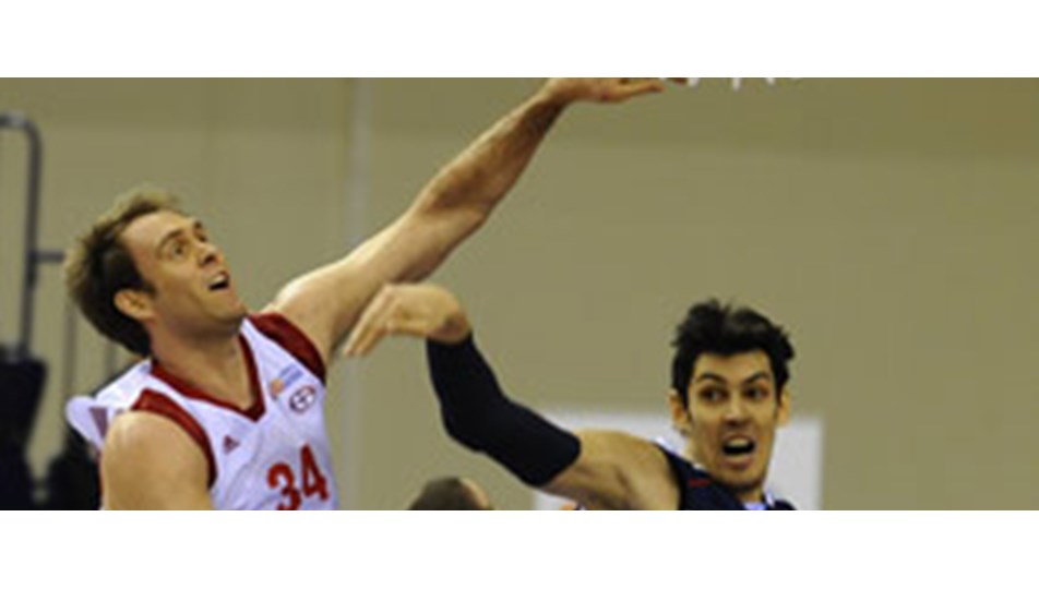 Kupa Efes Pilsen'in: 79-70