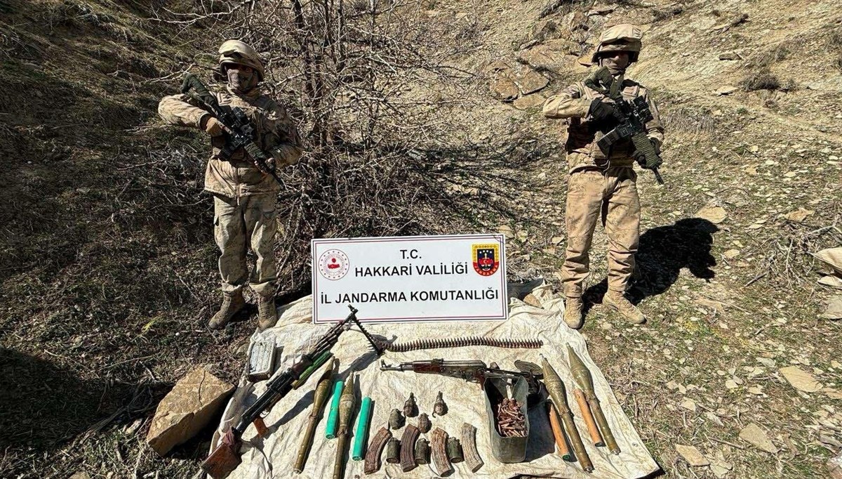 Hakkari’de silah ve mühimmat ele geçirildi