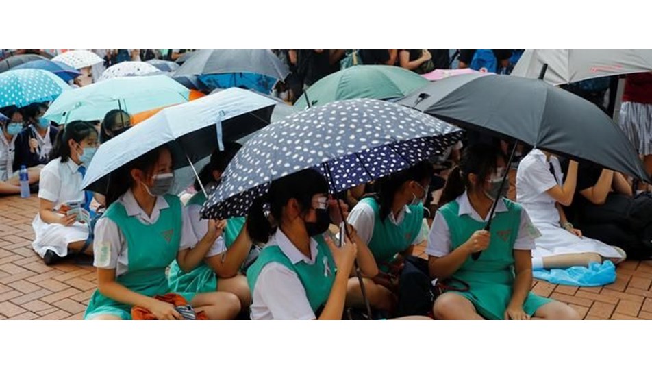 Hong Kong'da yeni öğretim yılı protesto ile başladı