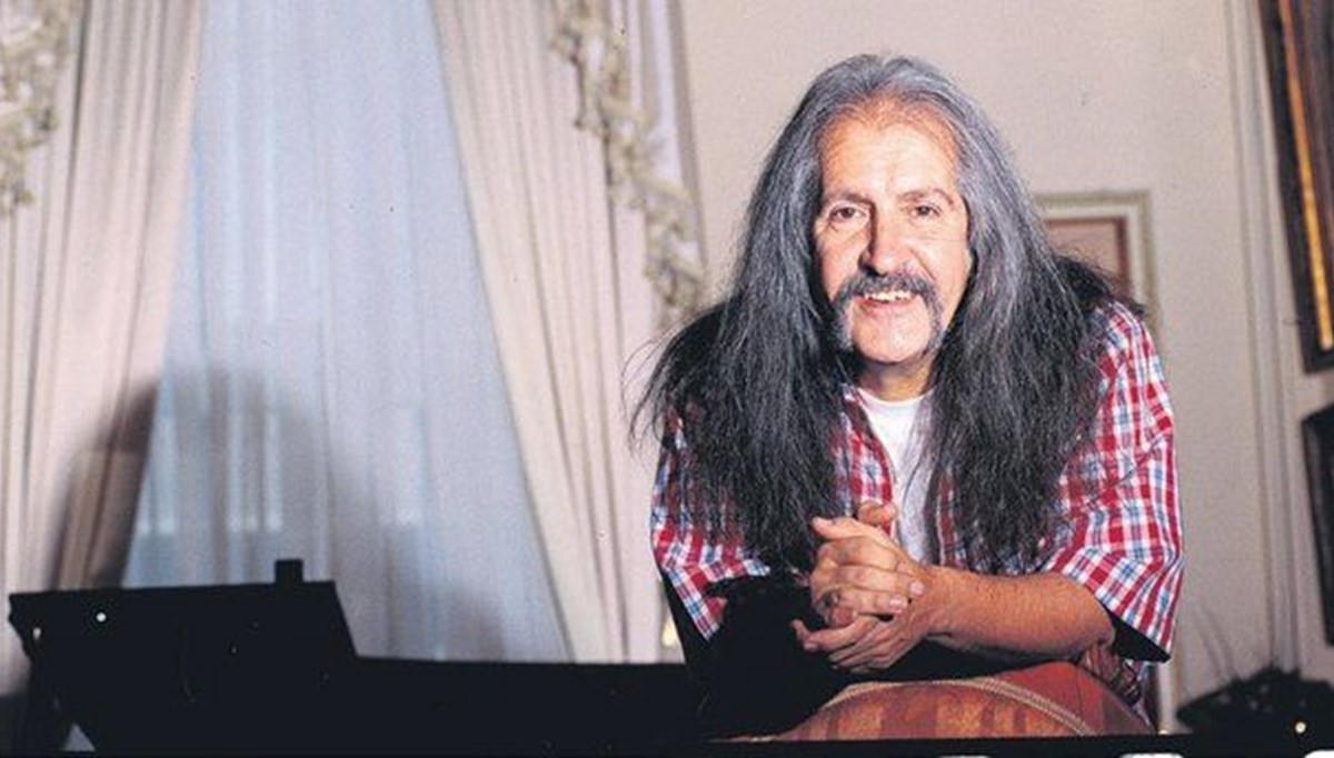 Barış Manço'nun 50 yıl önce bestelediği Cumhuriyet'in 100. yıl marşı bugün sahnede Barış Manço'nun 50 yıl önce bestelediği Cumhuriyet'in 100. yıl marşı bugün sahnede