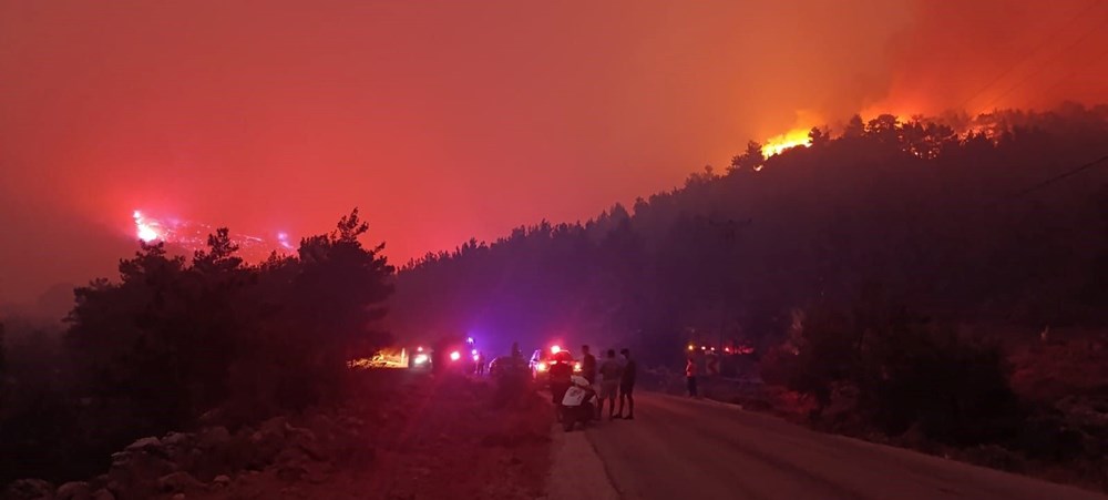 Mersin ve Hatay'da yangın: 5 ilden takviye geldi, kara yolu kapatıldı - 4