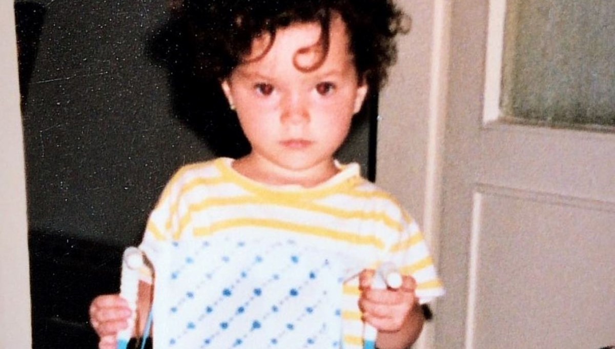Merve Boluğur'dan çocukluk fotoğrafı: Benim küçük kızım (Ünlülerin çocukluk ve gençlik halleri)