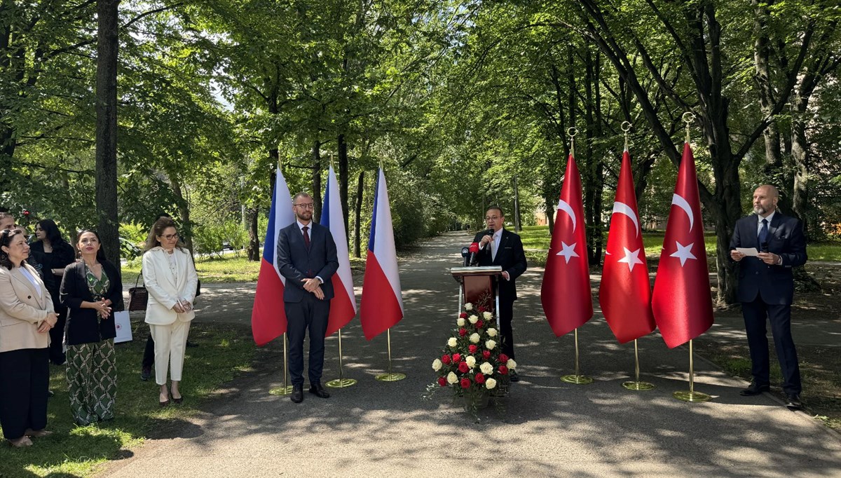 Prag'da Türk Büyükelçiliğinin girişimiyle Prag'da Türk Büyükelçiliğinin girişimiyle