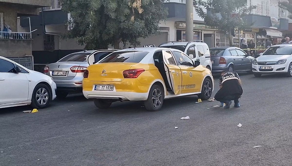 Eşini taksiden inerken silahla öldürdü