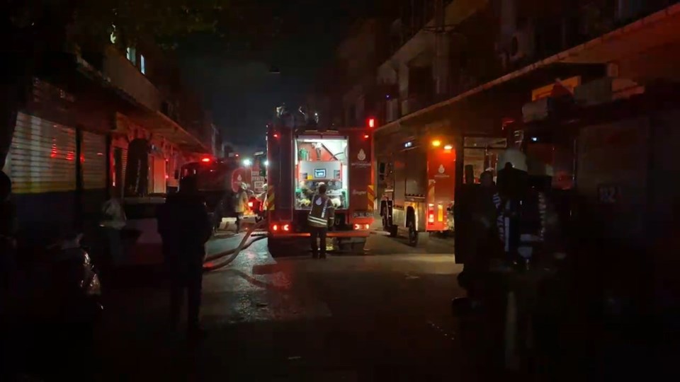 Zeytinburnu'nda sanayi sitesinde yangın - 1
