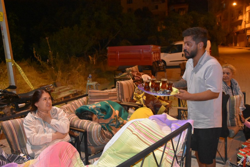 Deprem sonrası parklarda bahçelerde sabahladılar - 3